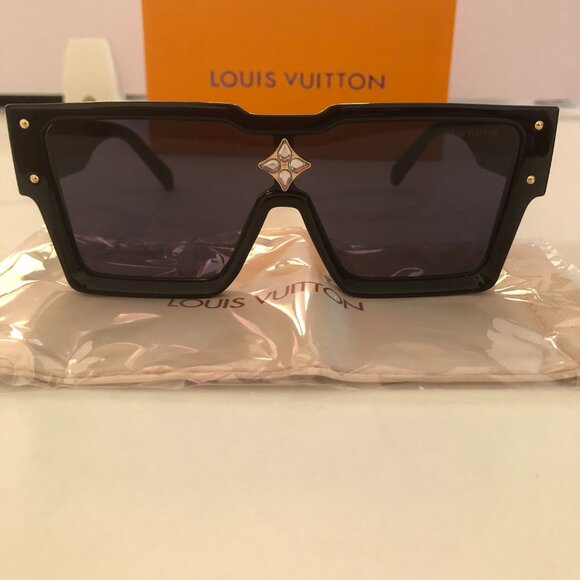 Louis Vuitton New Sunglasses💝💝 - Picture 1 of 7